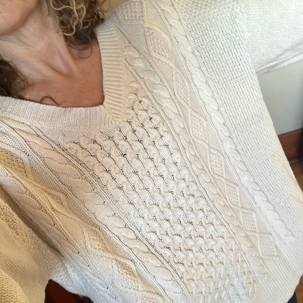 Chaps cream v neck sweater